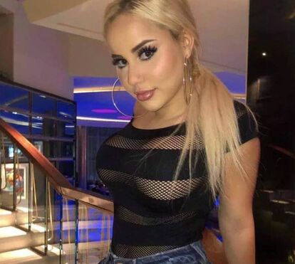 Que irresponsabilidade! Estrela de Instagram é detida depois de se filmar a atirar cadeira do 45.º andar