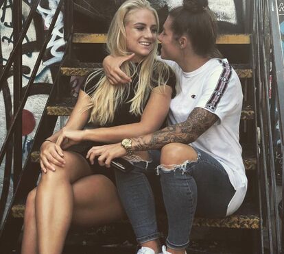 Conheça Alisha Lehmann e Ramona Bachmann, as jogadoras de futebol que são amantes e rivais em campo