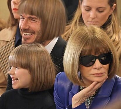Casal Beckham corta cabelo da filha Harper igual ao da toda poderosa diretora da Vogue
