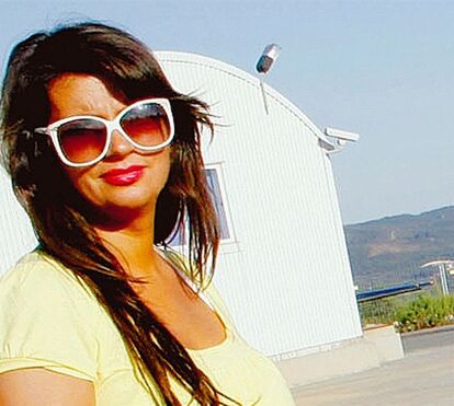 Internada de forma compulsiva em ala psiquiátrica após incidente bizarro em tribunal, conhecida 'advogada do jet-set', Joana Ramirez, tem historial de episódios insólitos     