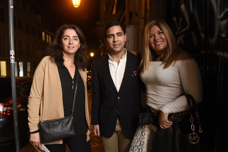 João Albergaria, exposição, wine up clube de vinhos, rua do alecrim, chiado, joão albergaria descreve a amizade num mundo muitas vezes adverso