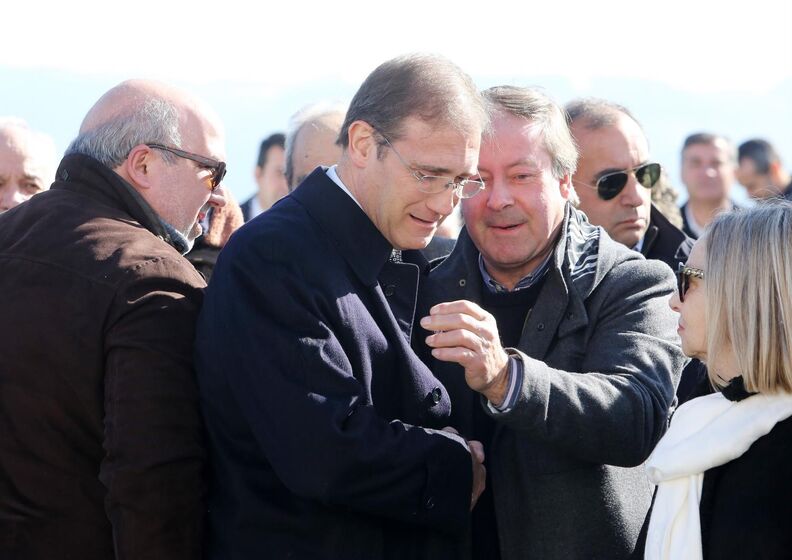 pedro passos coelho, sofrimento, psd, funeral pai, antónio passos coelho