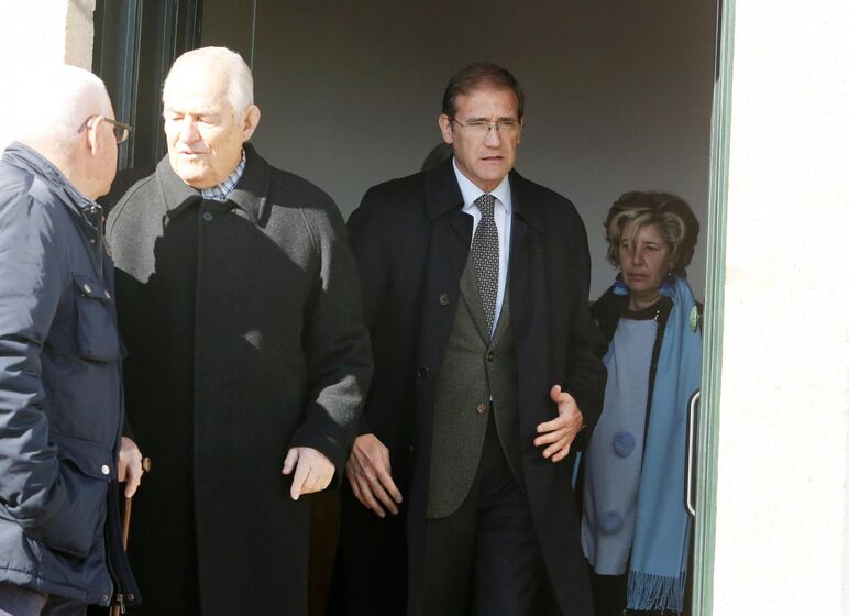 pedro passos coelho, sofrimento, psd, funeral pai, antónio passos coelho