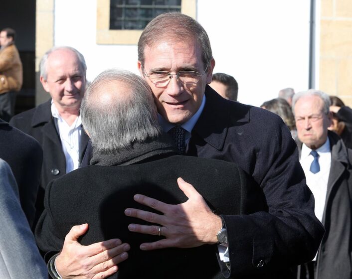 pedro passos coelho, sofrimento, psd, funeral pai, antónio passos coelho