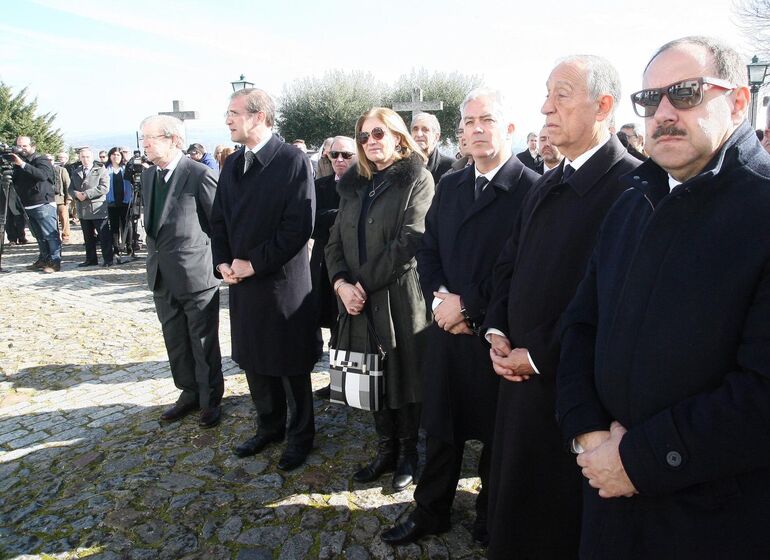 pedro passos coelho, sofrimento, psd, funeral pai, antónio passos coelho