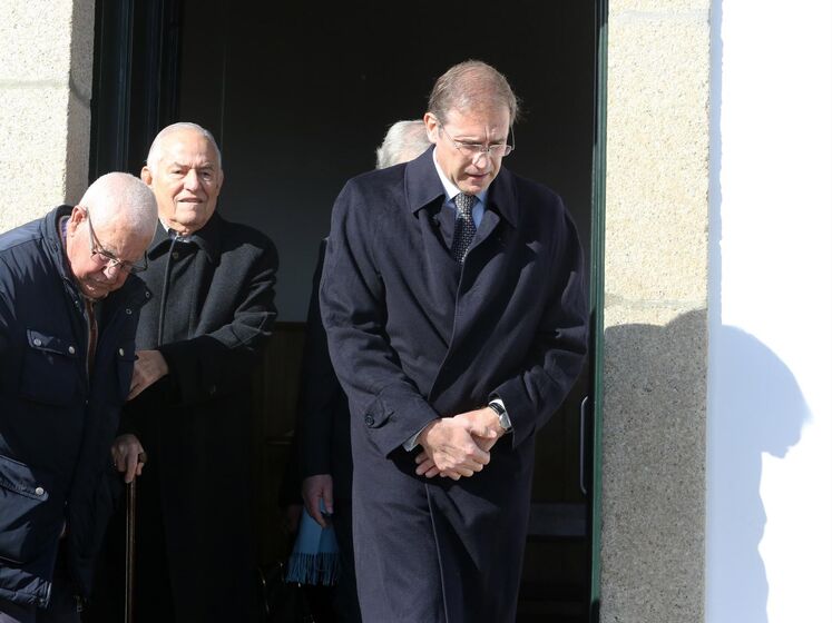 pedro passos coelho, sofrimento, psd, funeral pai, antónio passos coelho