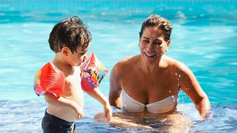 Glória Pires, a atriz brasileira da Globo, mostra-se em grande forma aos 55 anos