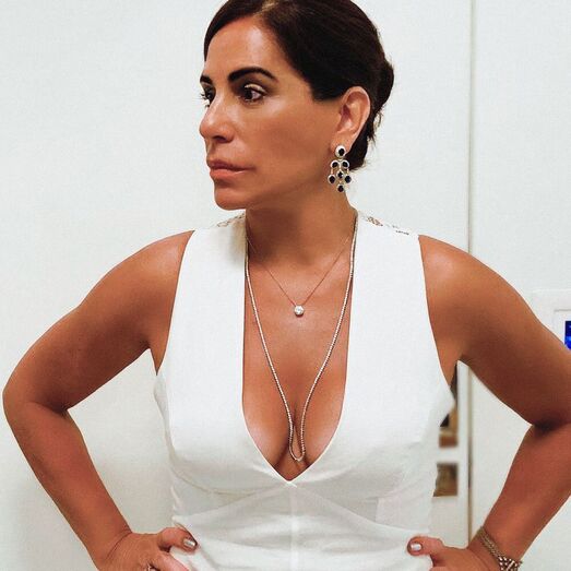 Glória Pires, a atriz brasileira da Globo, mostra-se em grande forma aos 55 anos