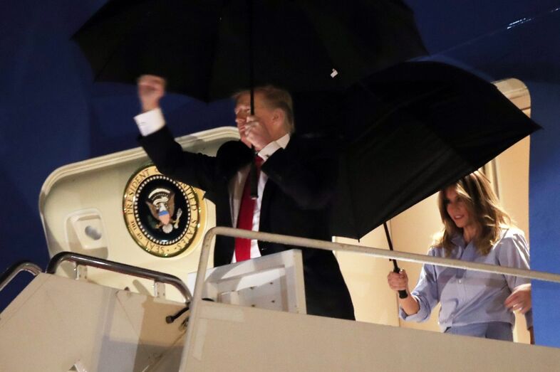 Melania Trump paga mais de 25 mil euros por casaco, botas e carteira