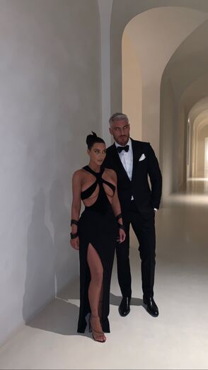 Kim Kardashian mostra quase tudo em noite de festa em Hollywood!
