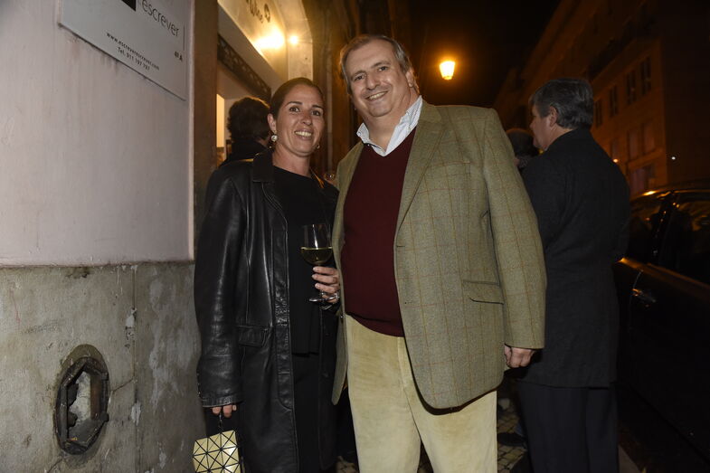 João Albergaria, exposição, wine up clube de vinhos, rua do alecrim, chiado, joão albergaria descreve a amizade num mundo muitas vezes adverso