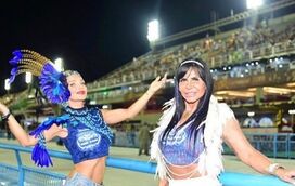 Afinal era 'fake'! Luciana arrasa no Sambódromo... mas do lado de fora dos desfiles