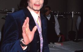 Vídeo de Michael Jackson a comprar jóias com um menino reacende polémica de abusos