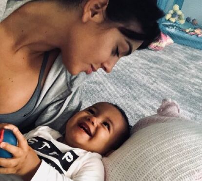 Fofinhos! Georgina mostra Mateo abraçado ao melhor amigo, Pepe