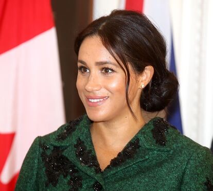 Meghan presta homenagem ao Canadá ao lado de Harry