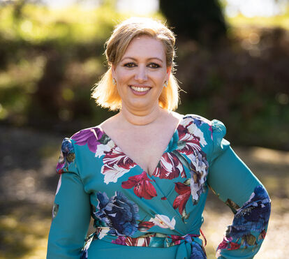 Mas o que é isto? Elisabete canta música do Toy para o agricultor Ivo... e ele assusta-se!