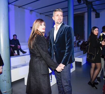 Cantora Mónica Sintra namora com conhecido relações públicas do Porto