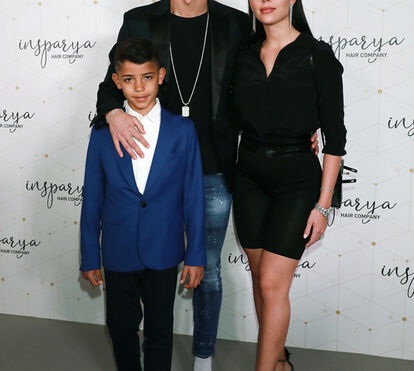 Noite de festa para Cristiano Ronaldo, Gio e Cristianinho para celebrar novo negócio em Madrid