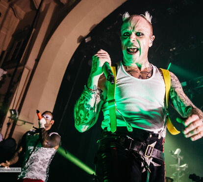Vocalista dos Prodigy encontrado morto. Tinha 49 anos.