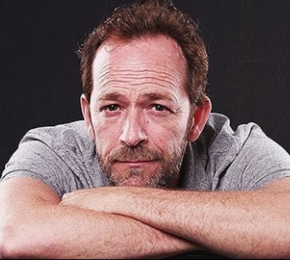 Fortuna do ator Luke Perry vai toda para os seus dois filhos e namorada fica sem nada
