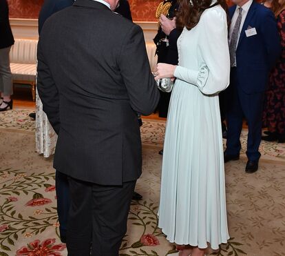 Kate Middleton usa vestido de 55 euros em nova videoconferência