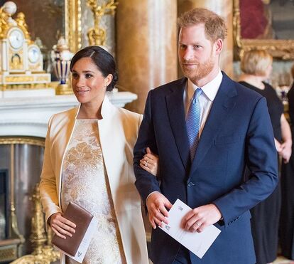 Meghan Markle arrasa de dourado e prateado