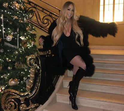 Ex-agente de Mariah Carey processada por mostrar seios, urinar em cima dos colegas e simular sexo