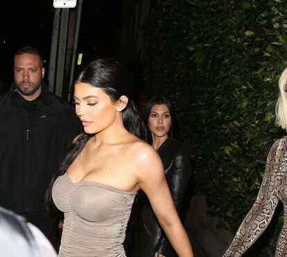 As quatro magníficas! Kim, Khloé, Kourtney e Kylie são uma bomba atómica de curvas e sensualidade