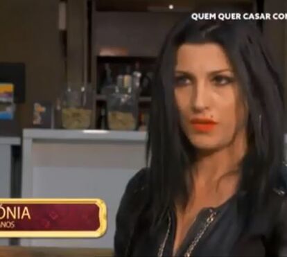 Sogra descobre que a pretendente do filho é stripper... e fica louca