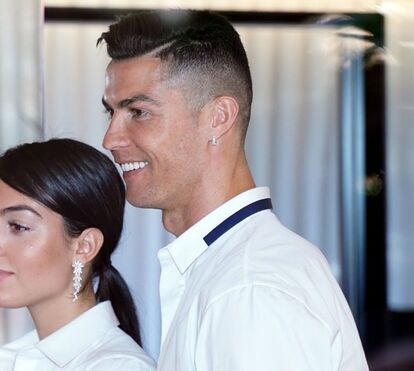 As imagens do dia em que Cristiano Ronaldo passou os negócios a Georgina Rodríguez