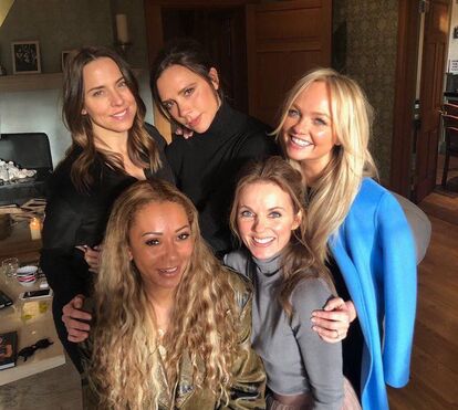 A  Baby Spice das Spice Girls casou-se e recebeu os parabéns de Victoria Beckham