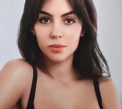 Só em lingerie! Georgina Rodríguez, a namorada de Cristiano Ronaldo, mostra-se quase toda nua