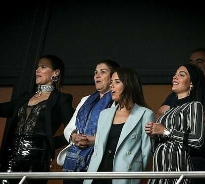 Ela gosta de polémicas! Georgina alimenta rumores de gravidez acariciando a barriga em nova fotografia