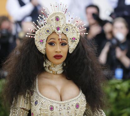 Cantora Cardi B revela que drogou e roubou clientes quando era stripper e levava clientes para hotel