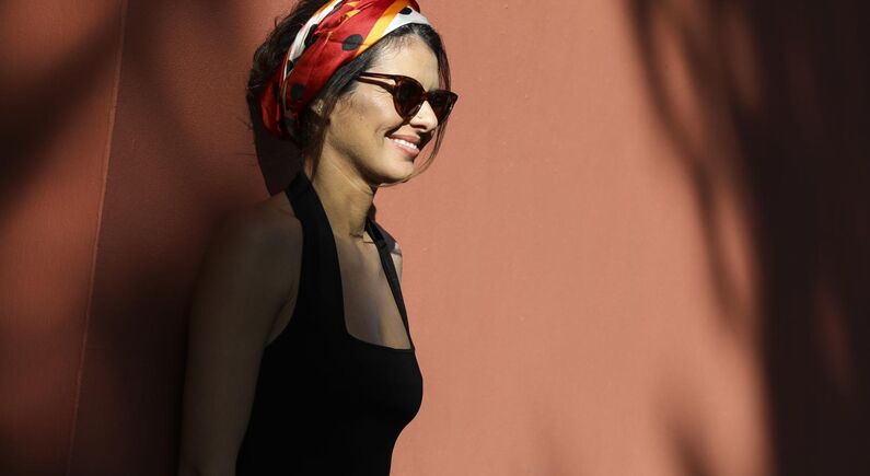 Cuca Roseta em produção da MOSS sun eyewear para a Optivisão