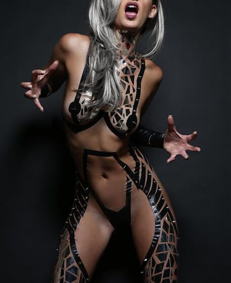 Black Tape Project, designs de fita adesiva