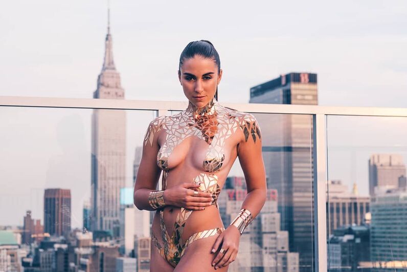 Black Tape Project, designs de fita adesiva