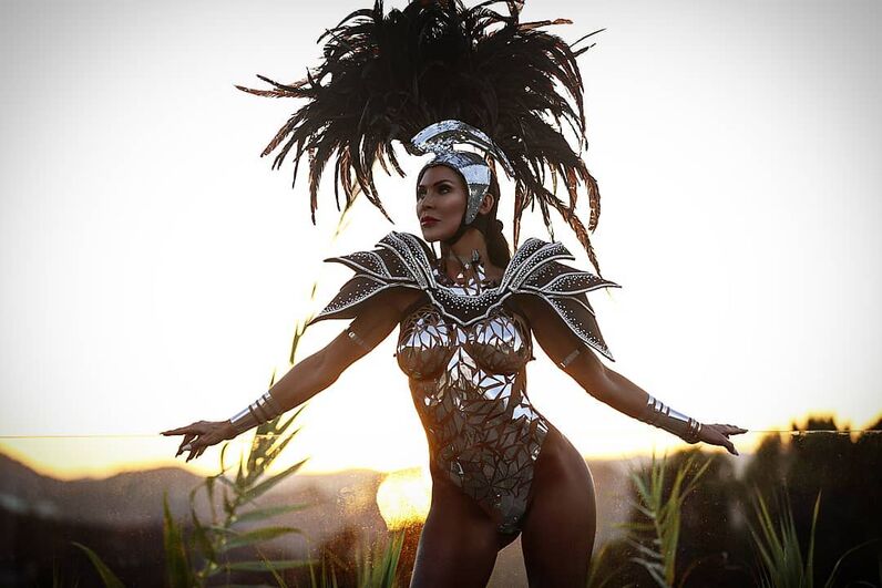 Black Tape Project, designs de fita adesiva