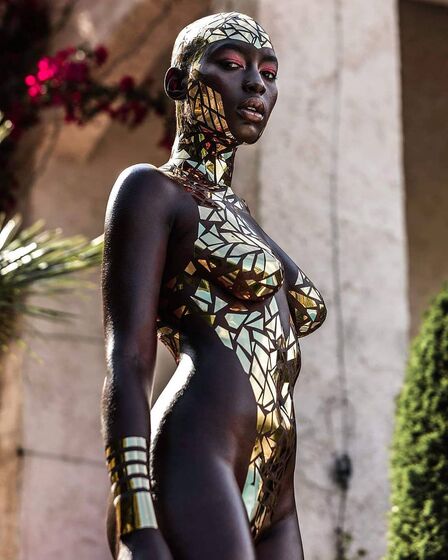 Black Tape Project, designs de fita adesiva