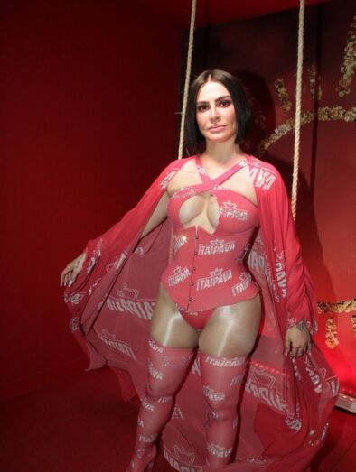  Cleo Pires arrasa com "corpão" de fazer inveja