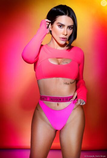  Cleo Pires arrasa com 