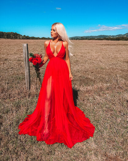 A incrível mudança de visual de Brookelle McKenzie. De gótica a barbie