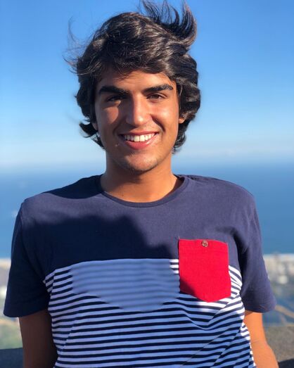 Filho de Katia Aveiro participa em manifestação de estudantes