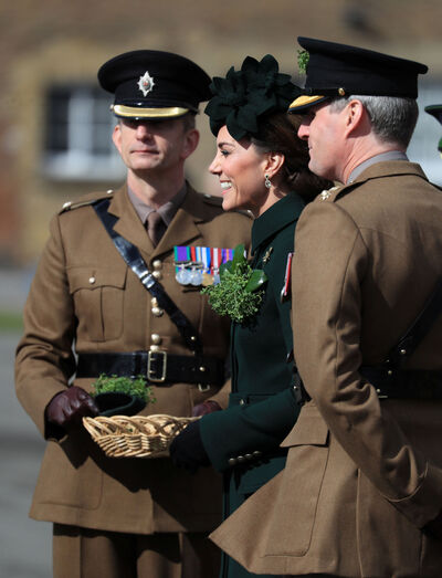 Glamour de Kate em parada militar