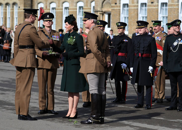 Glamour de Kate em parada militar