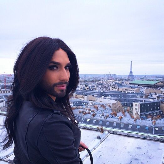 Reconhece este cantor famoso? 