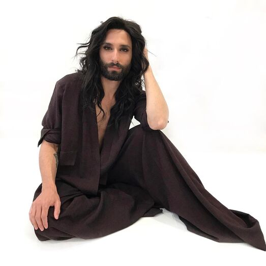 Reconhece este cantor famoso? 