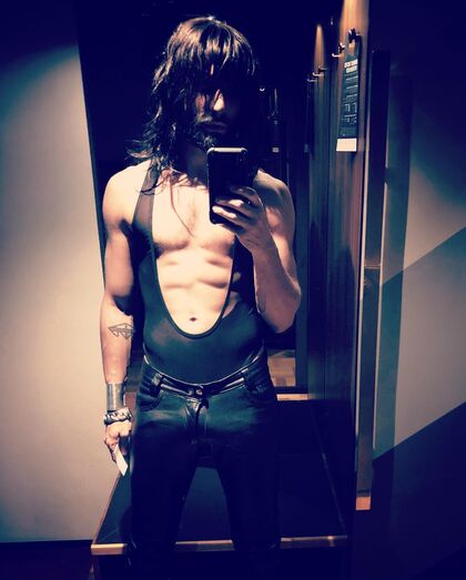 Reconhece este cantor famoso? 