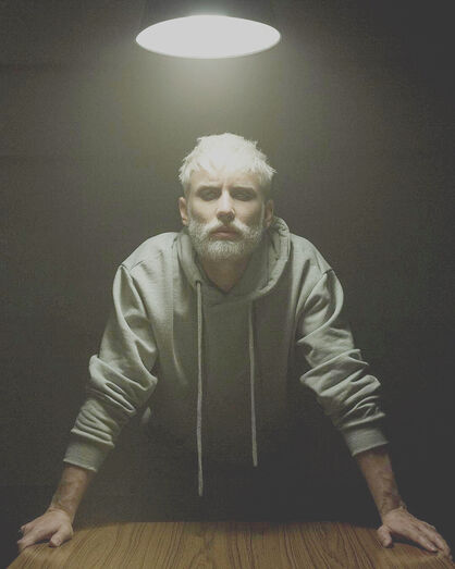 Reconhece este cantor famoso? 