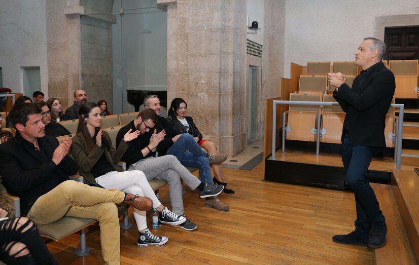 Um dia antes da estreia o elenco da novela 'Alguém Perdeu' junta-se para assistir ao primeiro episódio: Adoraram!